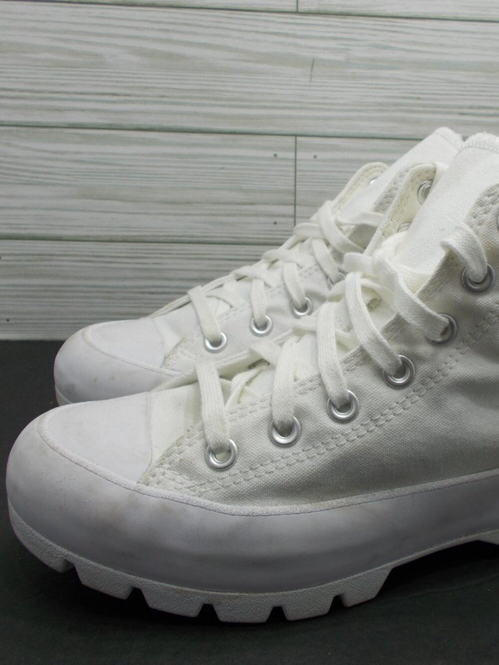 Converse Chuck Taylor All Star Lugged Hi White Women's 7 Shoes 565902C